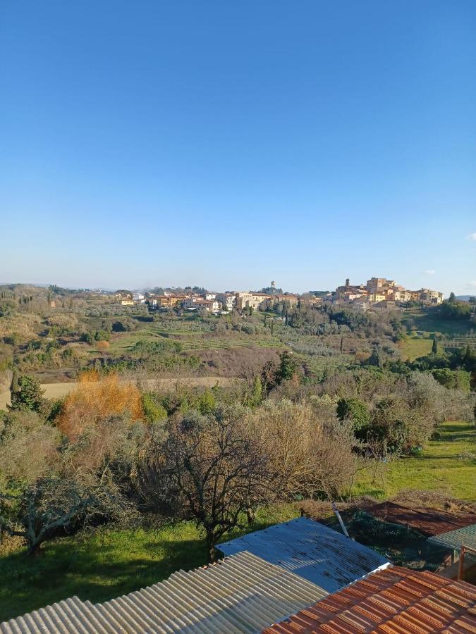 Casa Vacanze L'Acquerello Lari Екстериор снимка