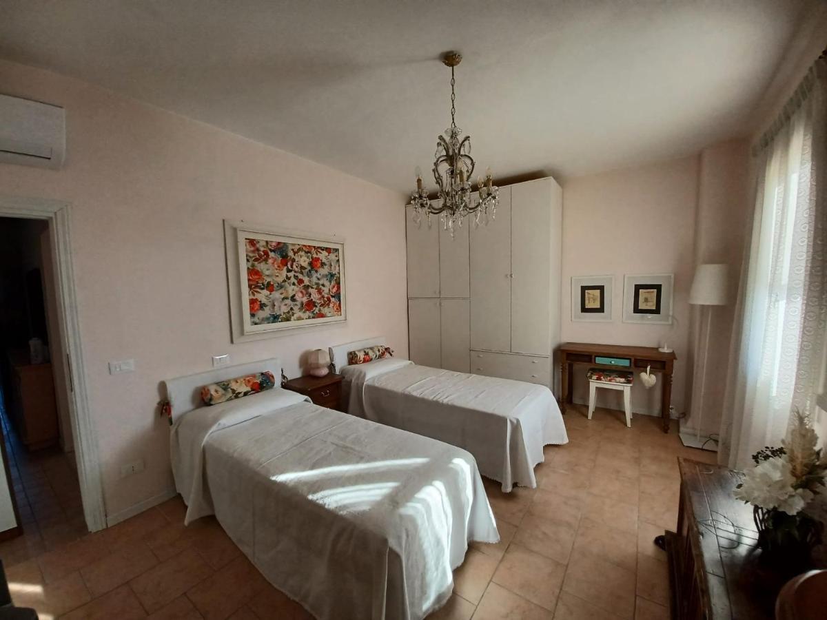 Casa Vacanze L'Acquerello Lari Екстериор снимка