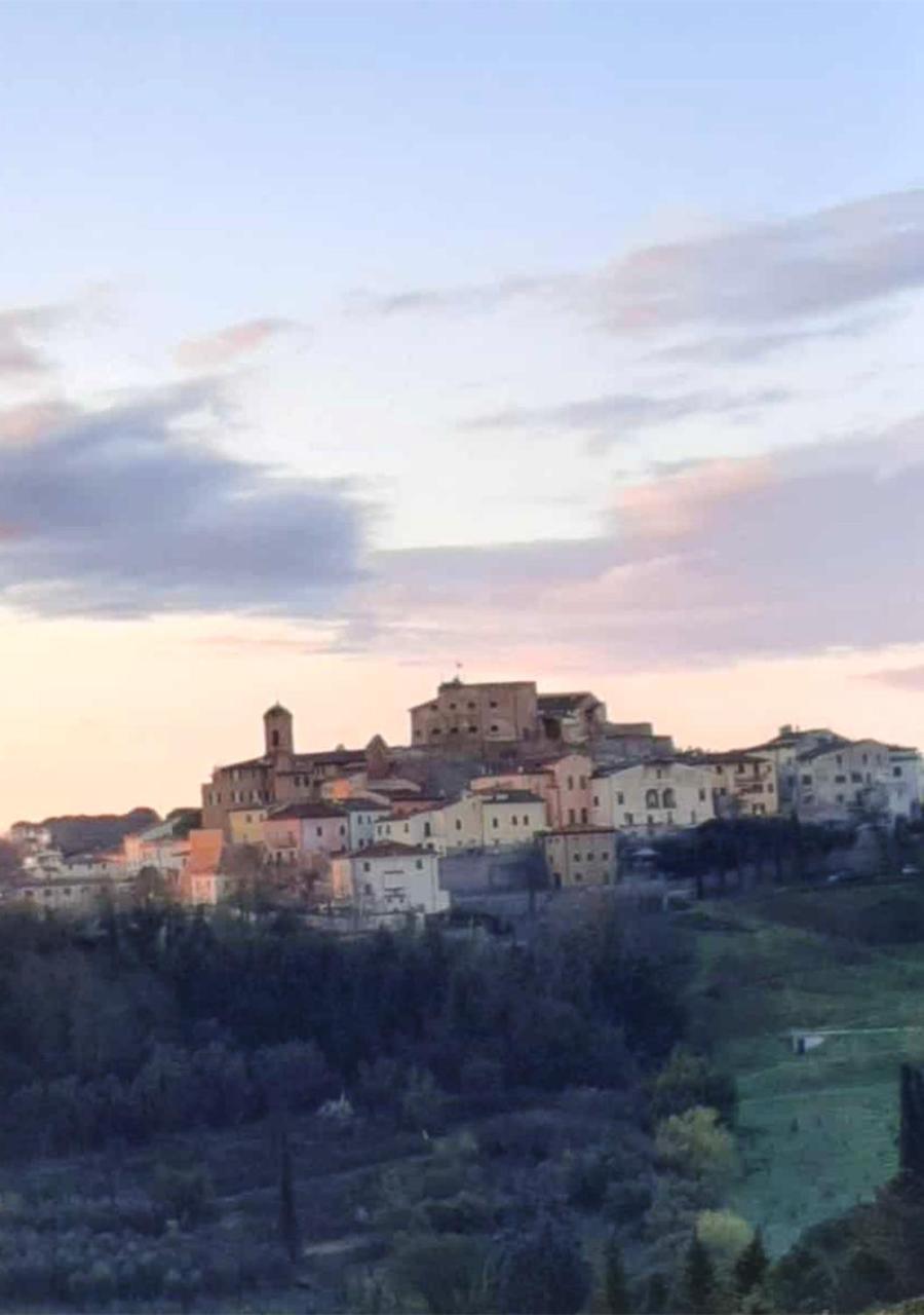 Casa Vacanze L'Acquerello Lari Екстериор снимка