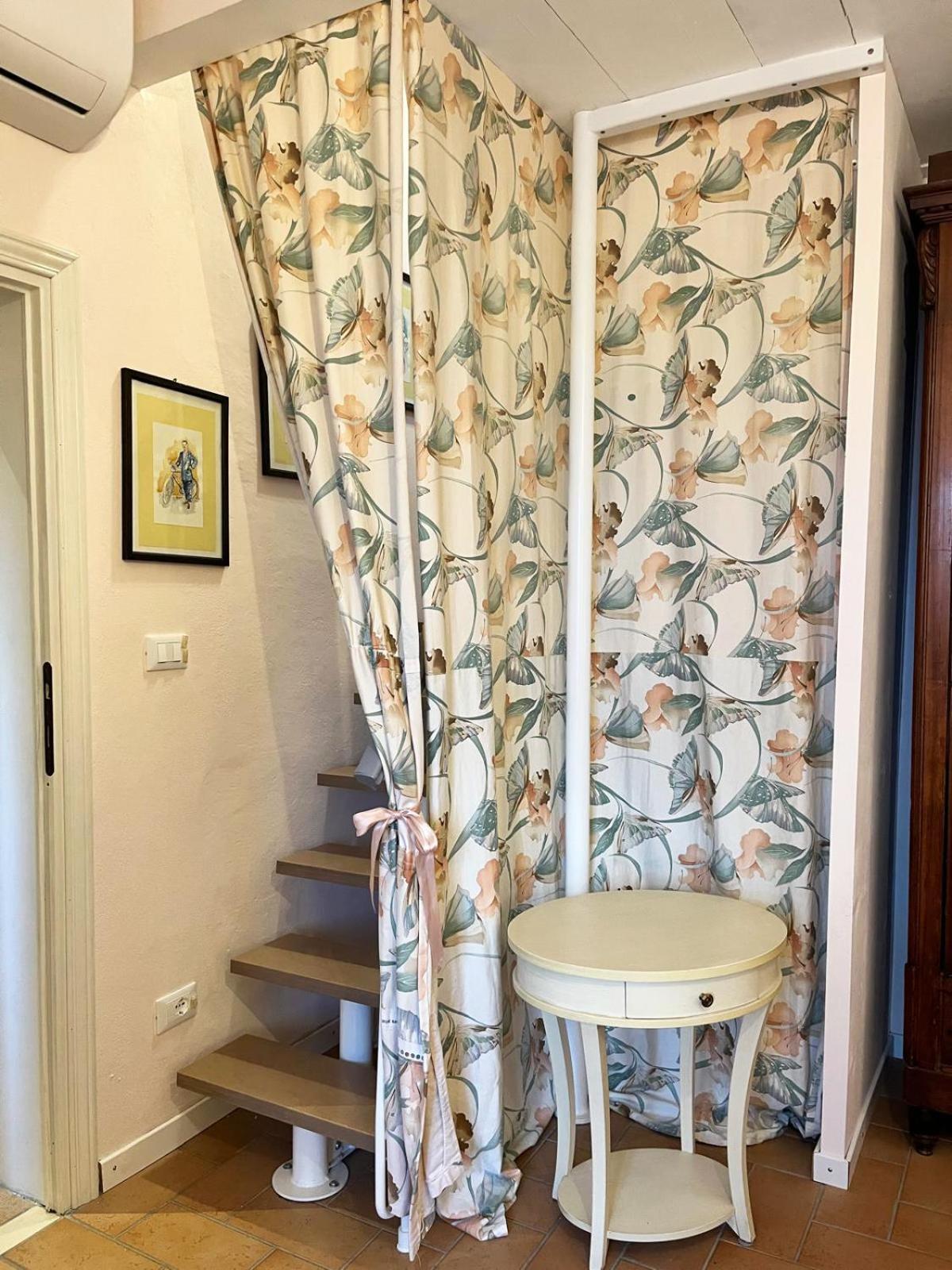 Casa Vacanze L'Acquerello Lari Екстериор снимка